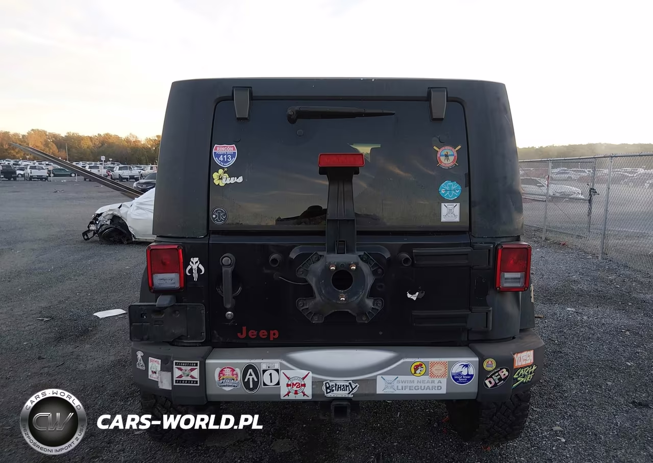 2010 Jeep Wrangler Unlimited Sahara VIN:1J4HA5H17AL137036 - 15
