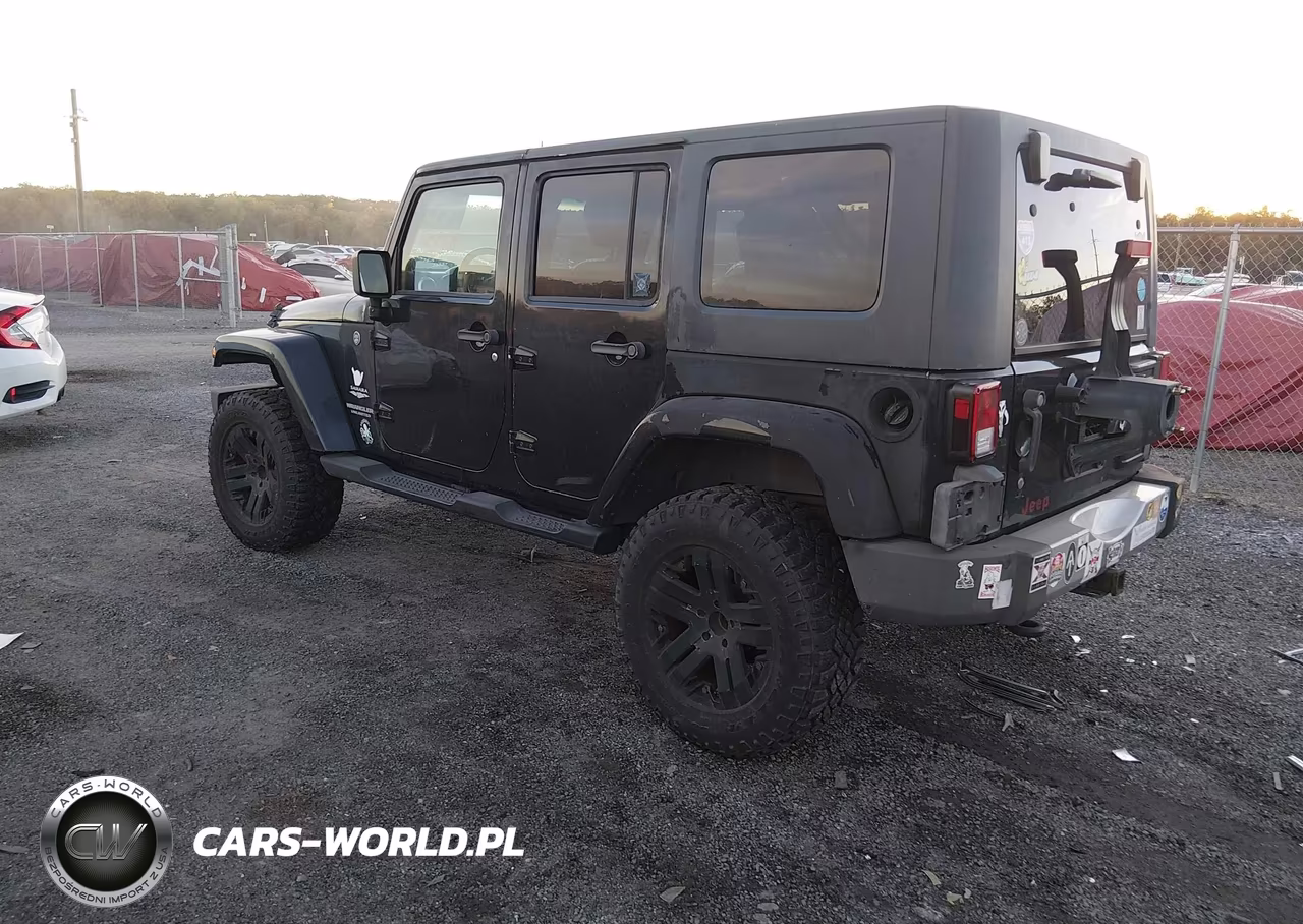 2010 Jeep Wrangler Unlimited Sahara VIN:1J4HA5H17AL137036 - 3