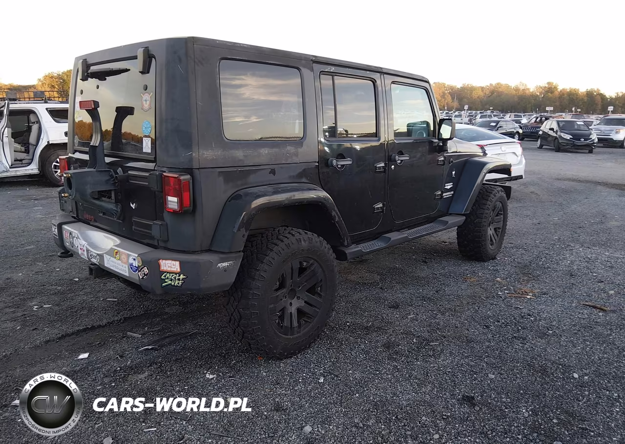 2010 Jeep Wrangler Unlimited Sahara VIN:1J4HA5H17AL137036 - 4