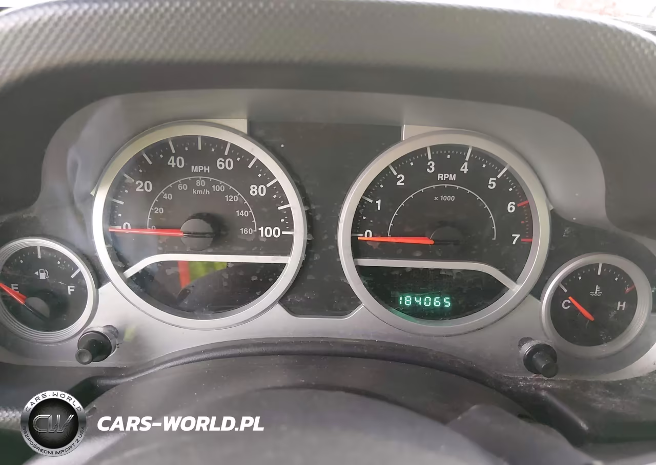 2010 Jeep Wrangler Unlimited Sahara VIN:1J4HA5H17AL137036 - 7