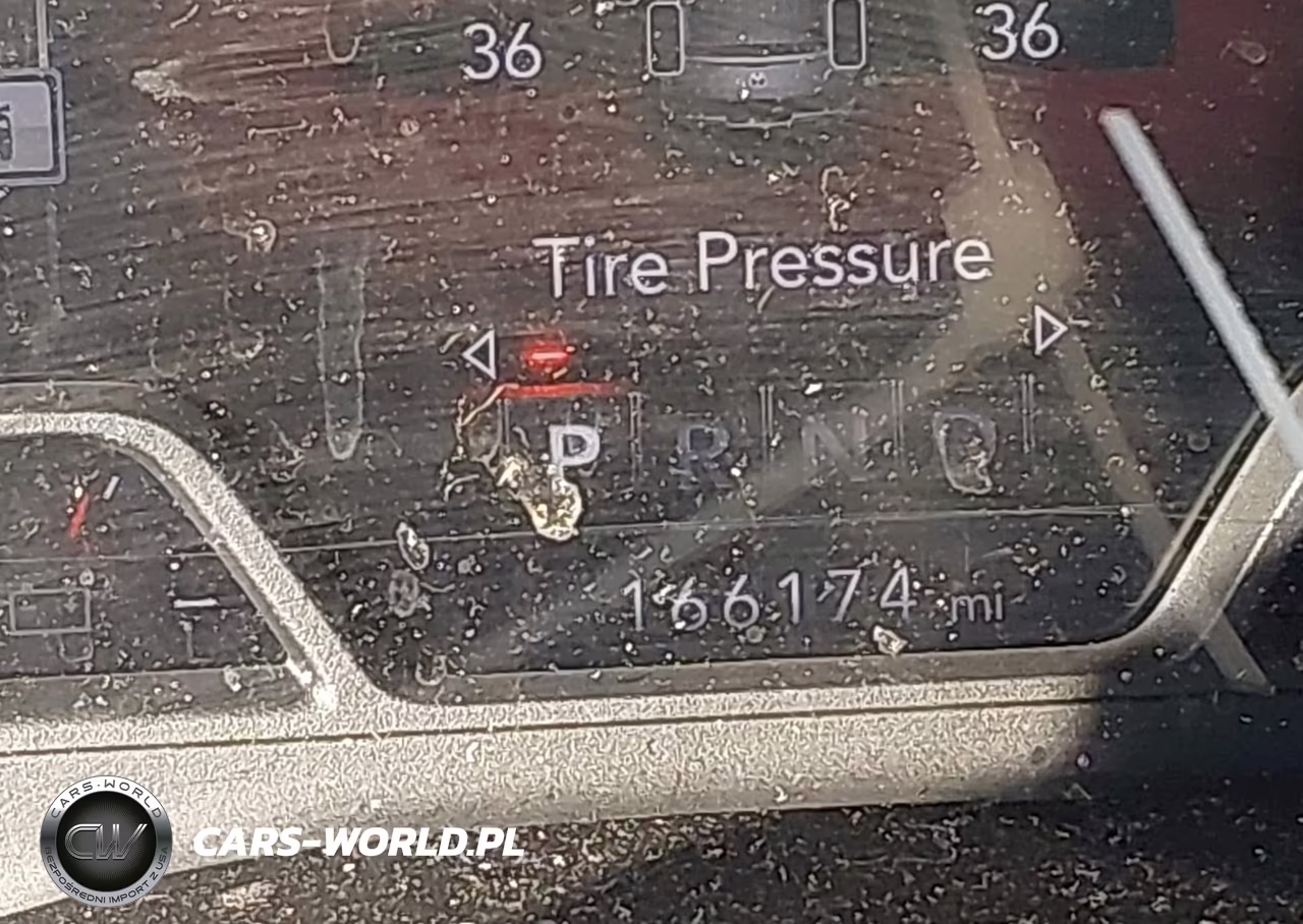 2020 Ram 1500 Laramie VIN:1C6SRFJTXLN266621 - 15