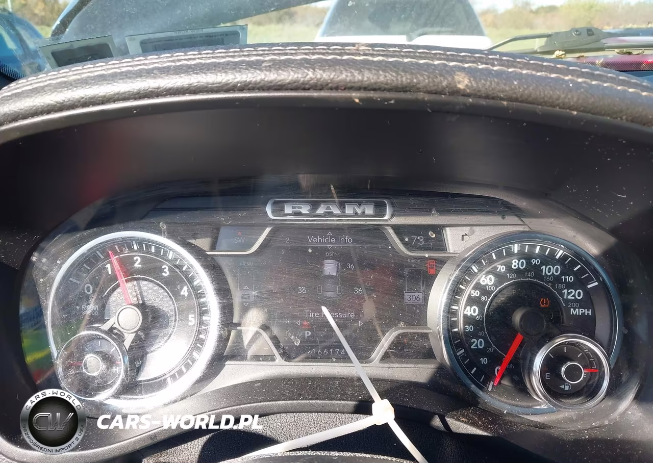 2020 Ram 1500 Laramie VIN:1C6SRFJTXLN266621 - 7