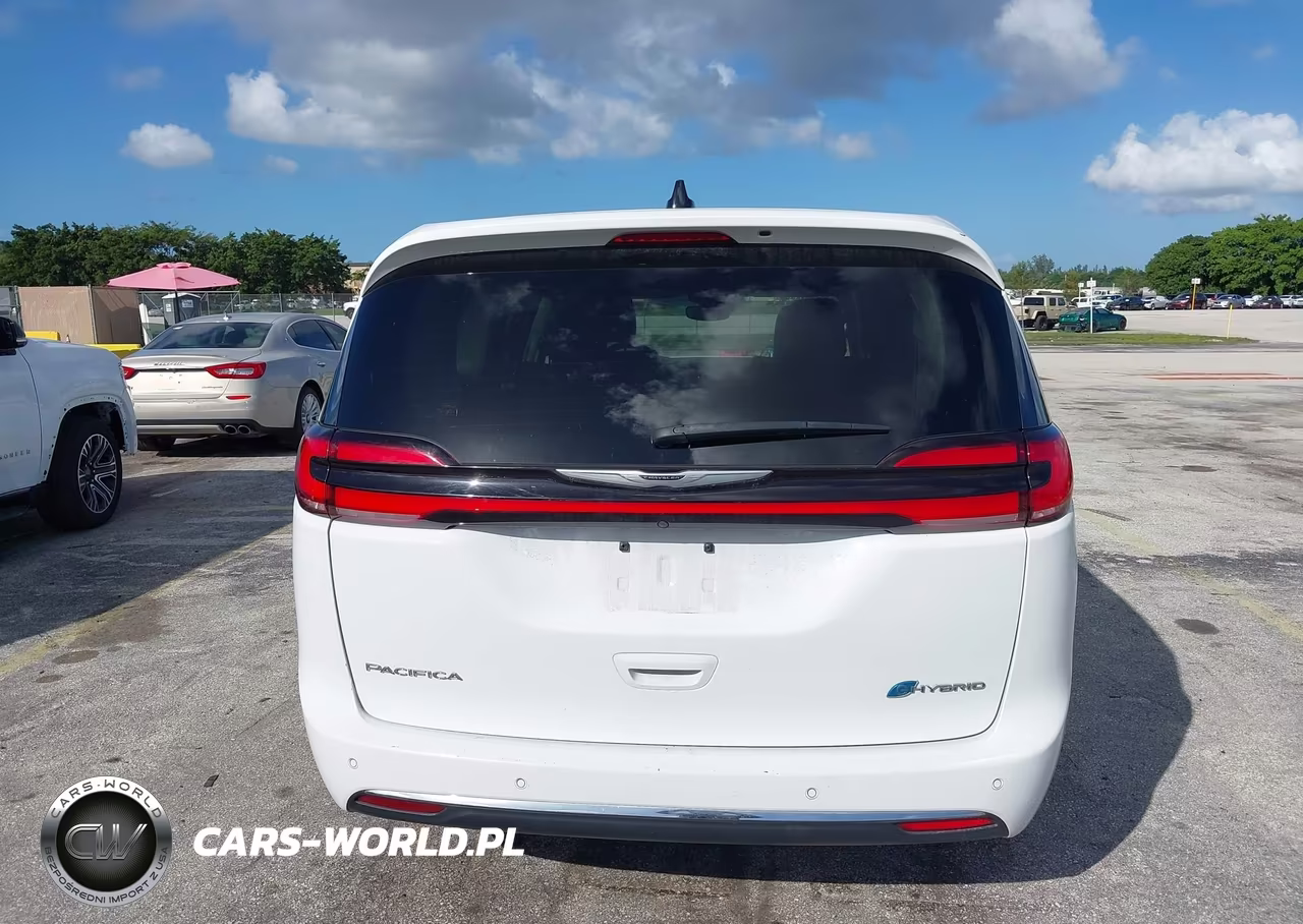 2024 Chrysler Pacifica Hybrid Select VIN:2C4RC1S78RR177901 - 16