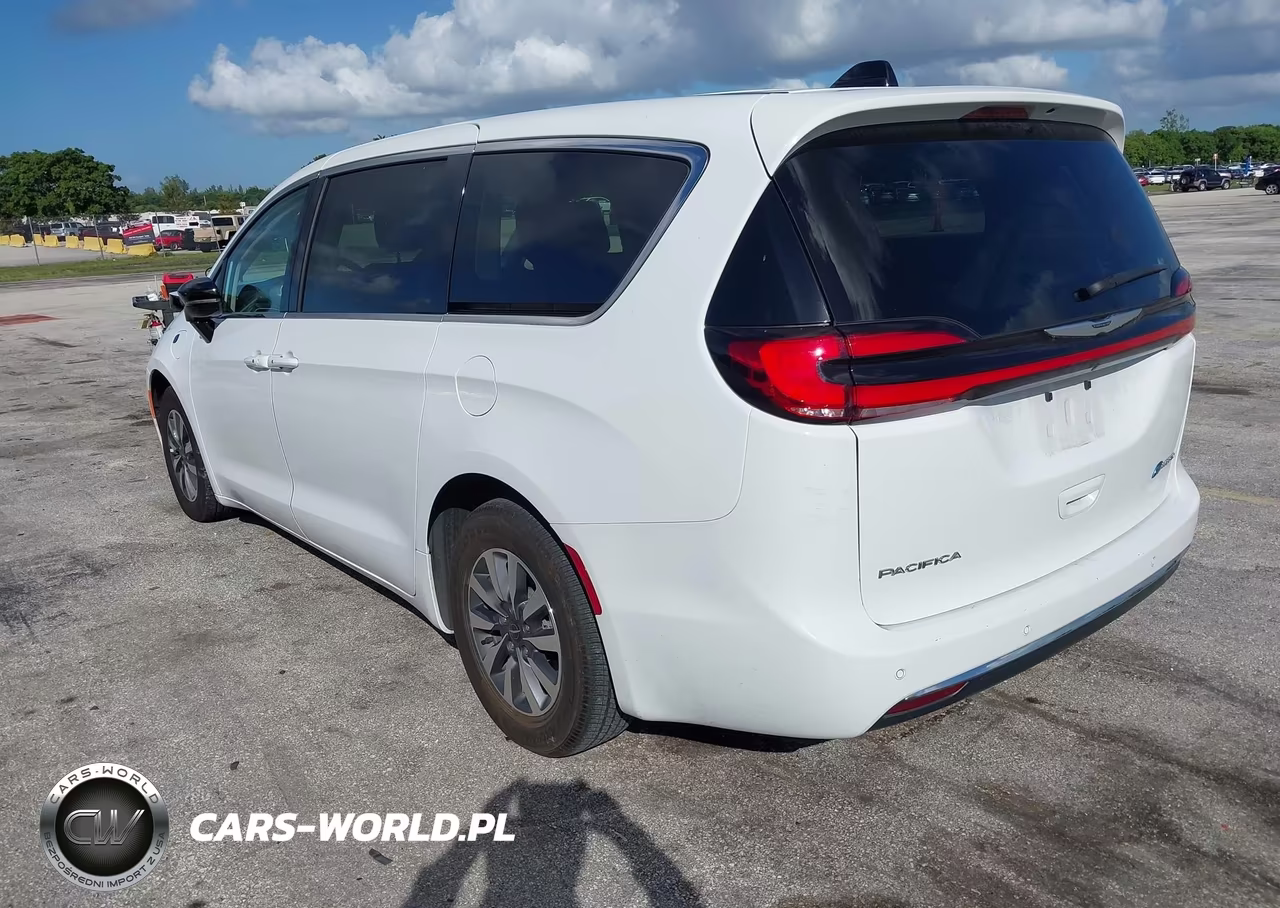 2024 Chrysler Pacifica Hybrid Select VIN:2C4RC1S78RR177901 - 3