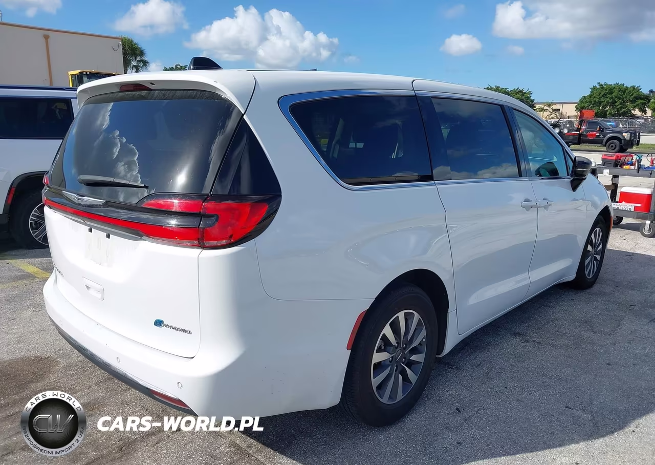 2024 Chrysler Pacifica Hybrid Select VIN:2C4RC1S78RR177901 - 4