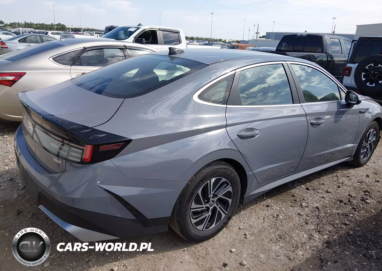 2026 Hyundai Sonata Hybrid Blue VIN:KMHL24JJ3TA156940 - 4