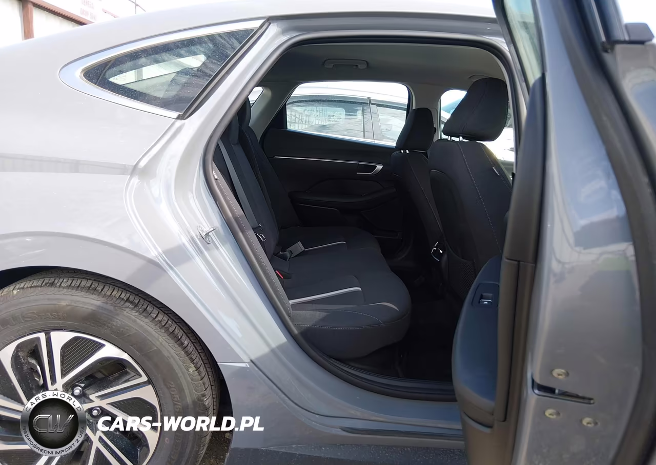 2026 Hyundai Sonata Hybrid Blue VIN:KMHL24JJ3TA156940 - 8