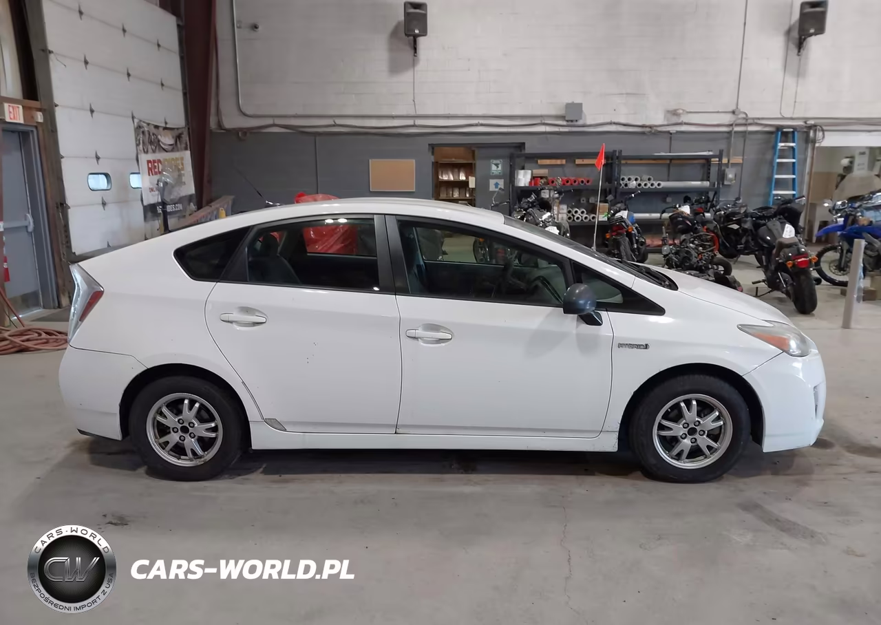 2011 Toyota Prius Two VIN:JTDKN3DU2B1358481 - 13