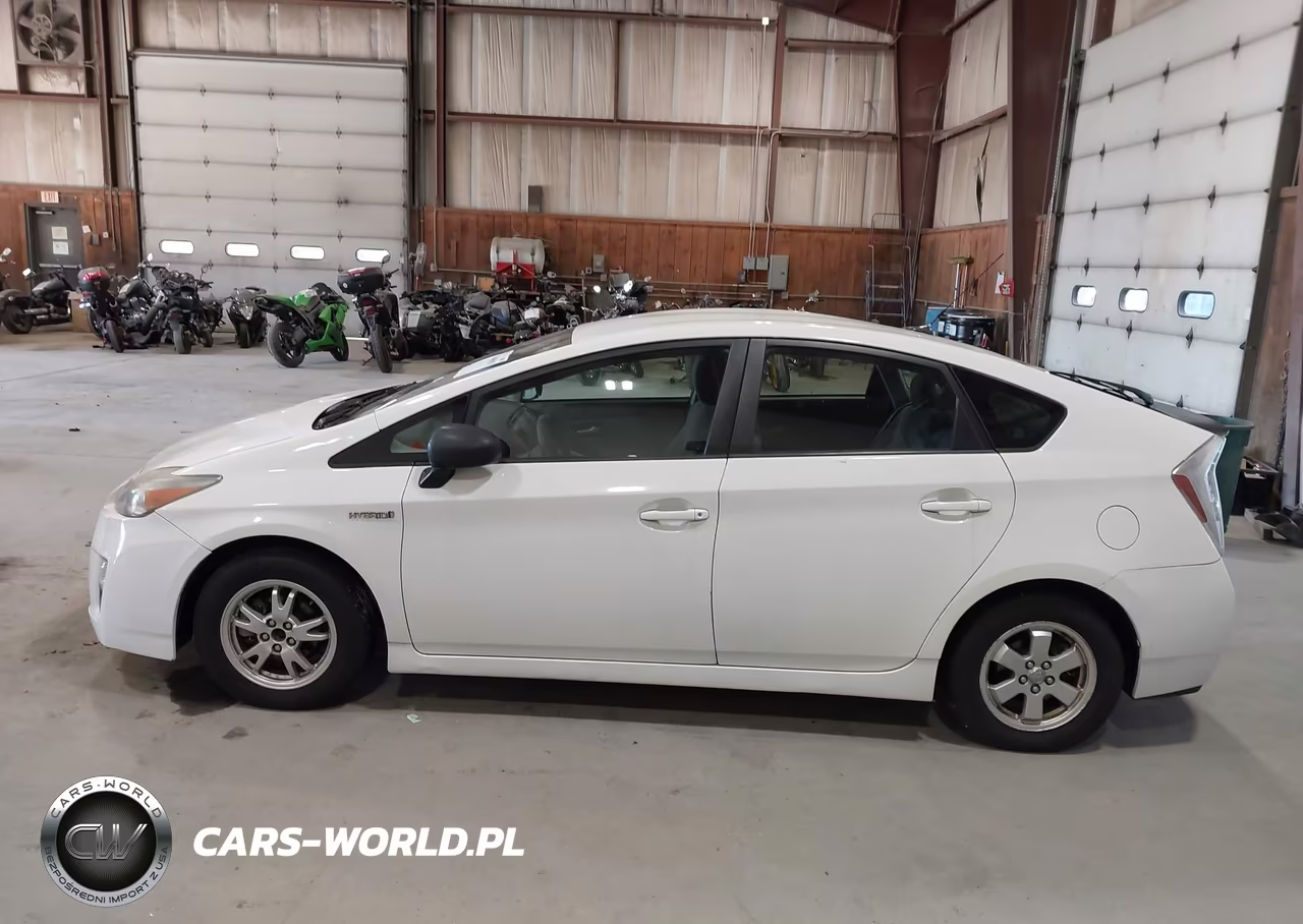 2011 Toyota Prius Two VIN:JTDKN3DU2B1358481 - 14