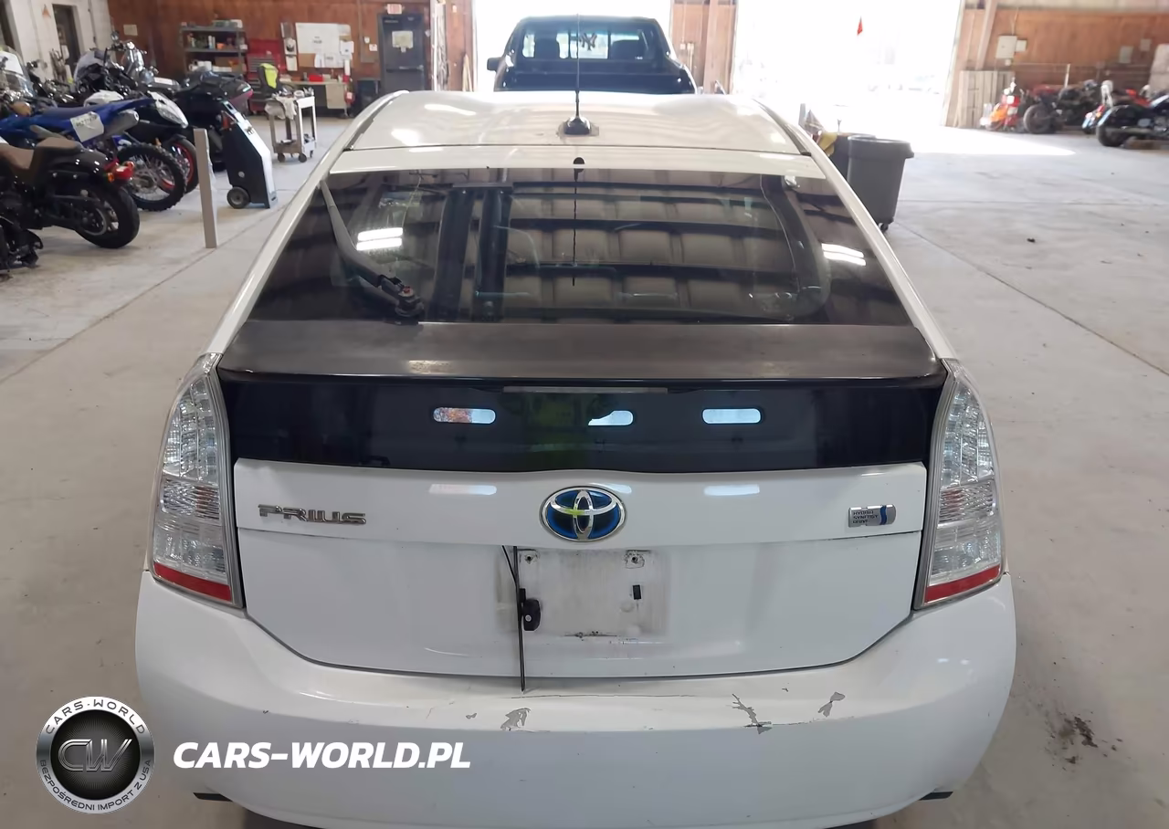 2011 Toyota Prius Two VIN:JTDKN3DU2B1358481 - 16
