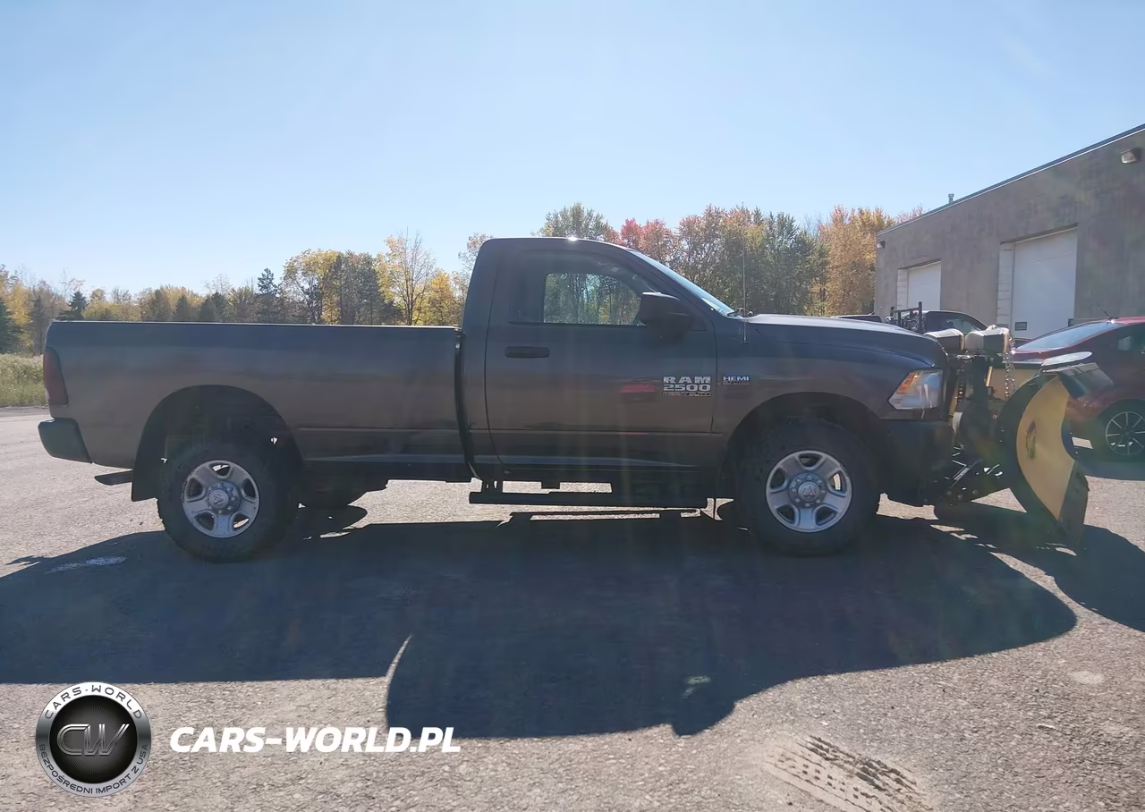 2018 Ram 2500 Tradesman 4X4 8' Box VIN:3C6LR5AT2JG363588 - 18