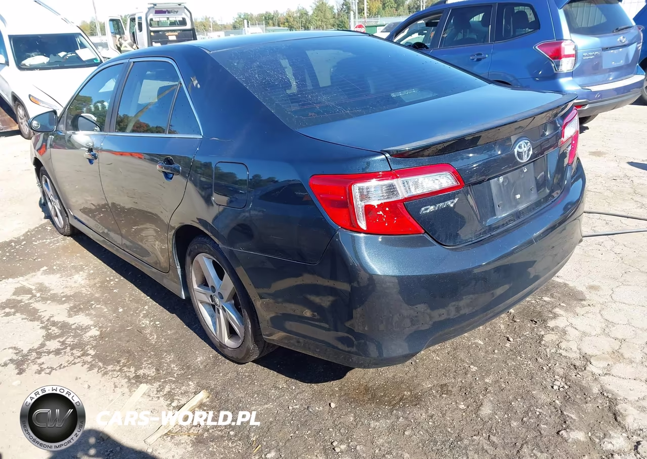 2014 Toyota Camry Se VIN:4T1BF1FK8EU470469 - 3