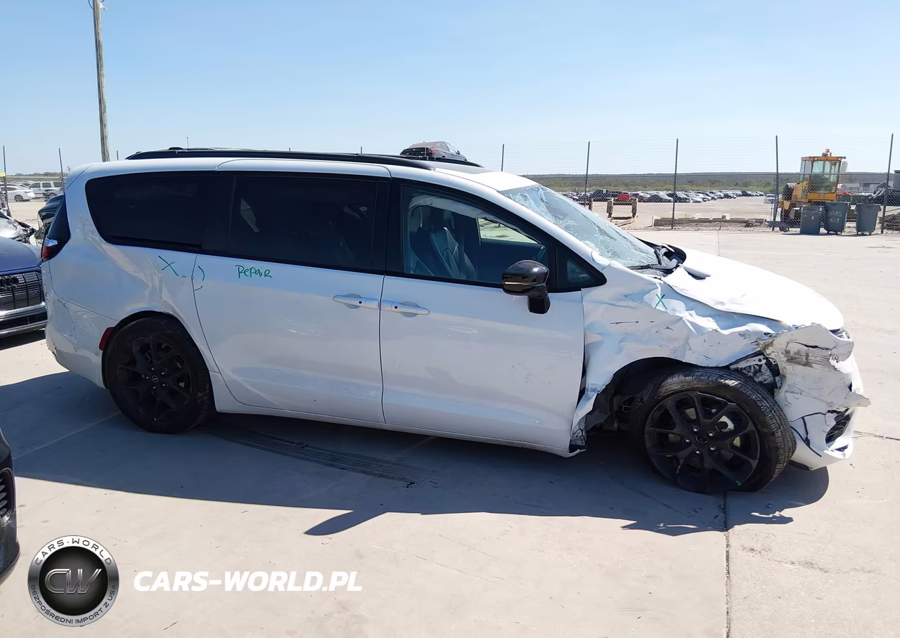 2025 Chrysler Pacifica Limited VIN:2C4RC1GG0SR566322 - 13