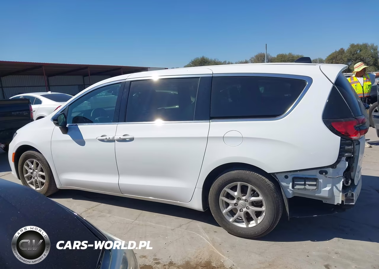 2026 Chrysler Pacifica Select VIN:2C4RC1BG6TR186765 - 14