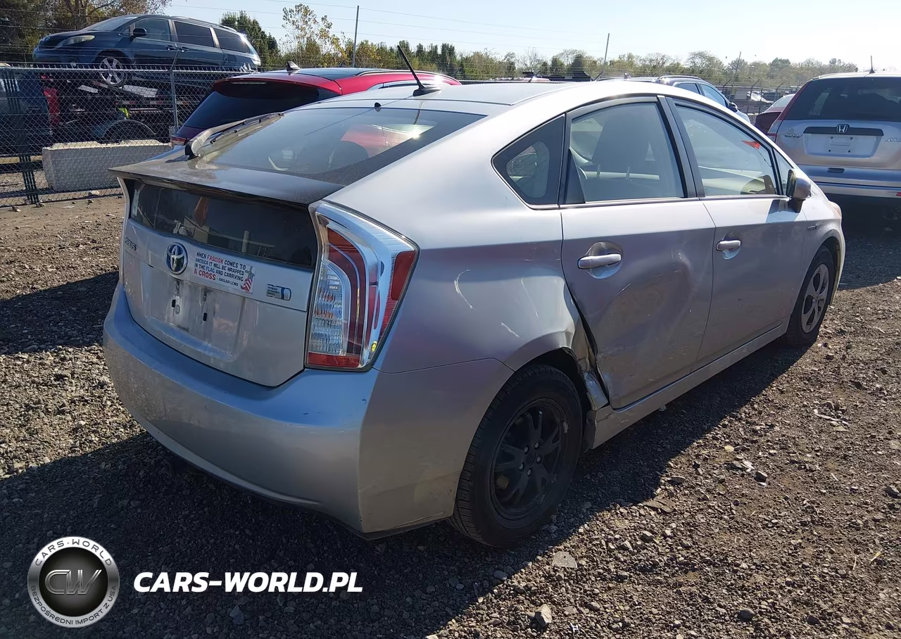 2014 Toyota Prius Three VIN:JTDKN3DU0E0373880 - 4