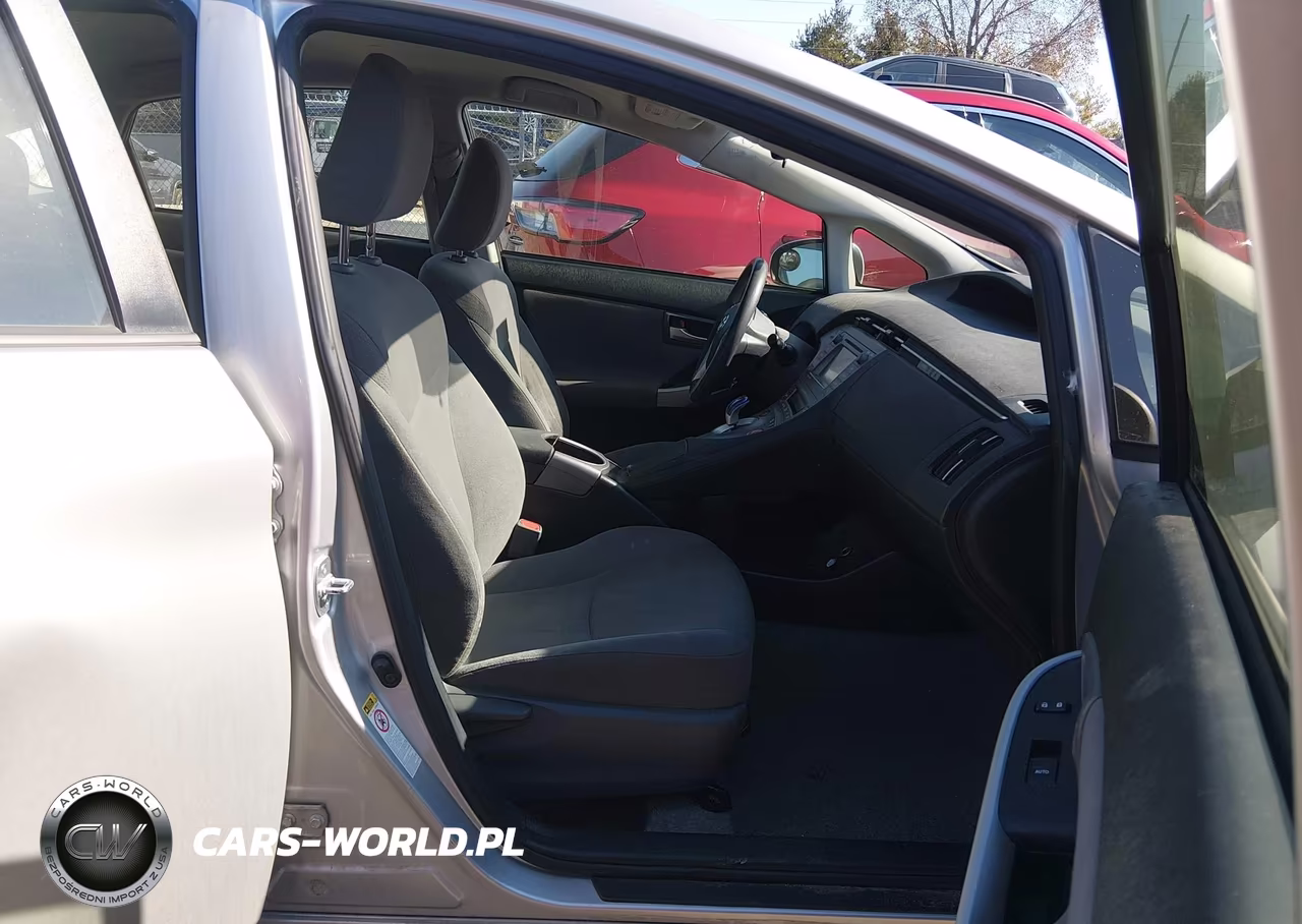 2014 Toyota Prius Three VIN:JTDKN3DU0E0373880 - 5