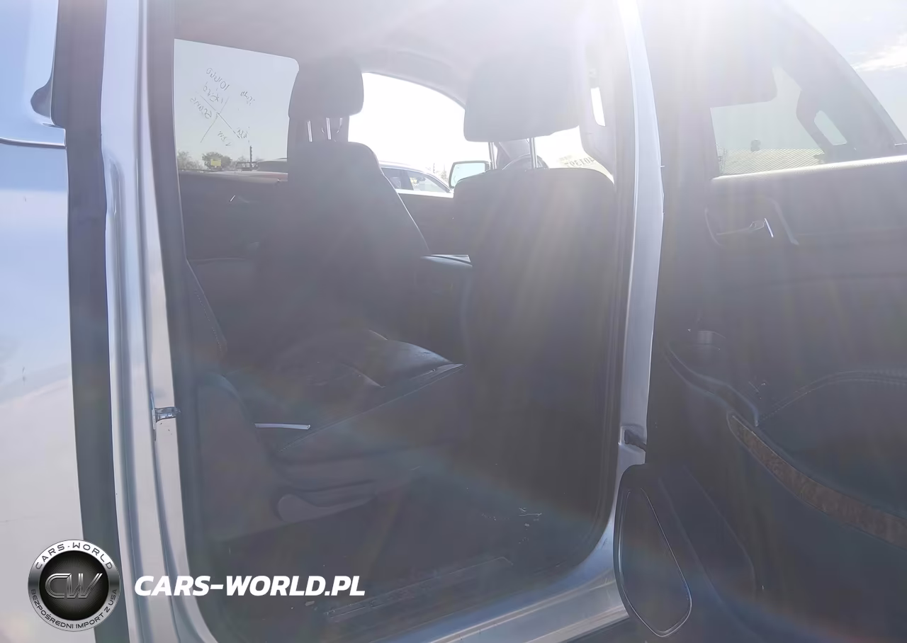 2017 Chevrolet Suburban Premier VIN:1GNSCJKC0HR212473 - 8