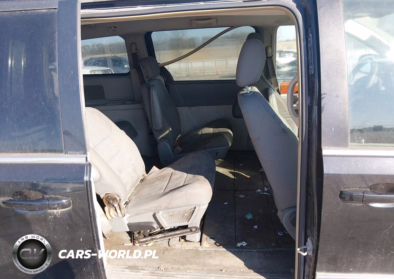2009 Chrysler Town & Country Touring VIN:2A8HR54189R573569 - 8
