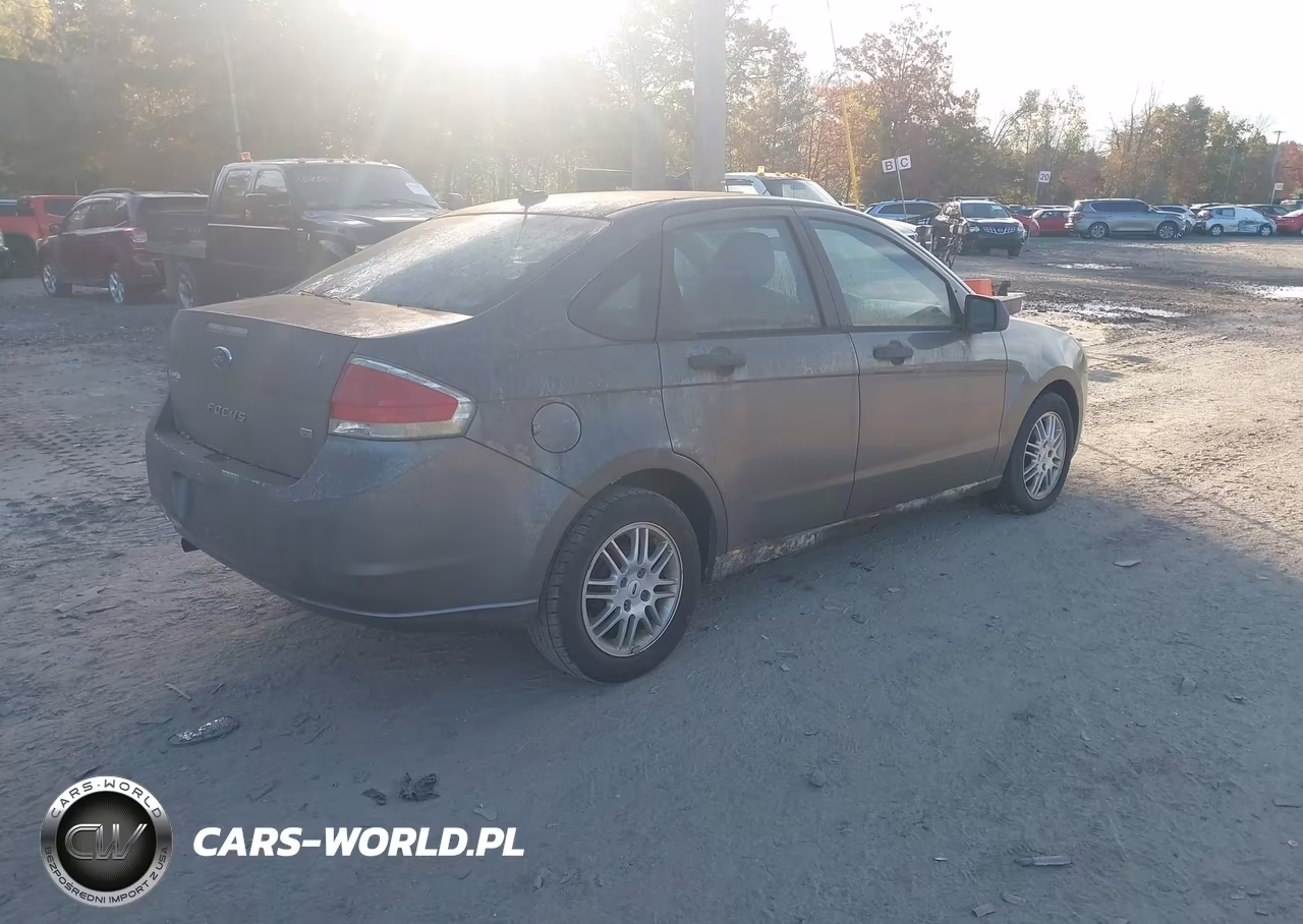 2010 Ford Focus Se VIN:1FAHP3FNXAW179574 - 4