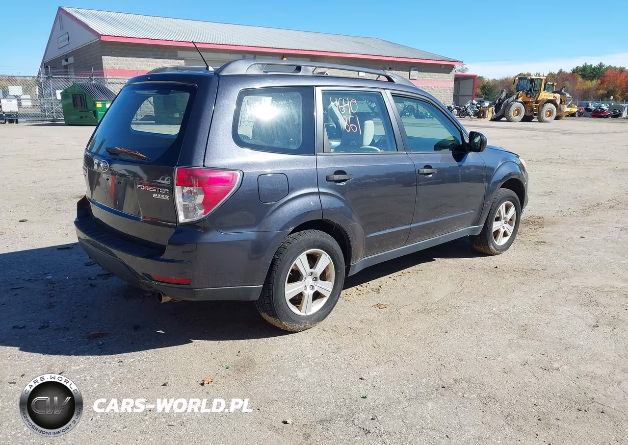2011 Subaru Outback 2.5I Premium VIN:4S4BRBCC4B3390565 - 4
