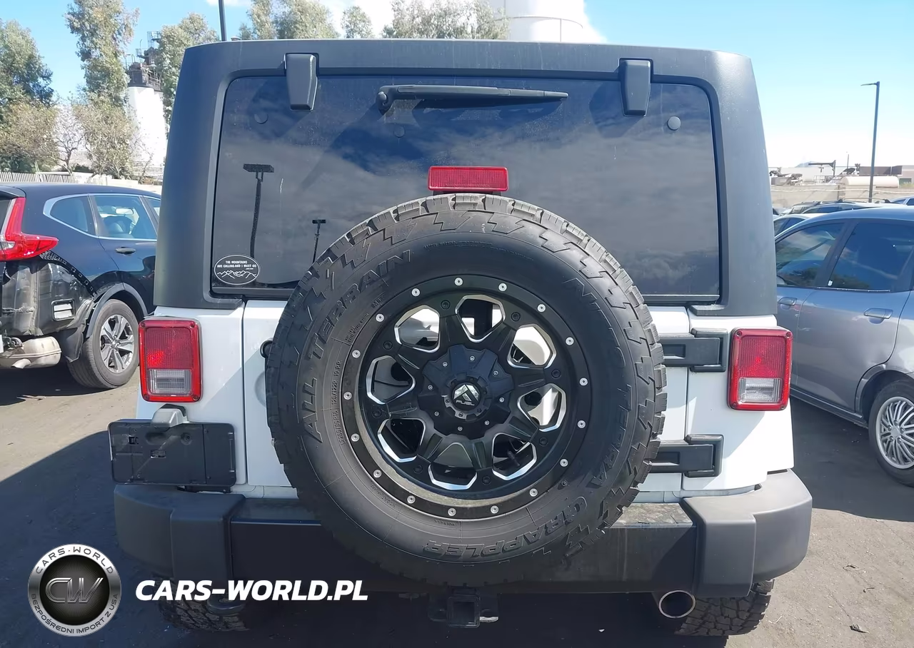 2012 Jeep Wrangler Unlimited Sahara VIN:1C4HJWEG8CL132886 - 17