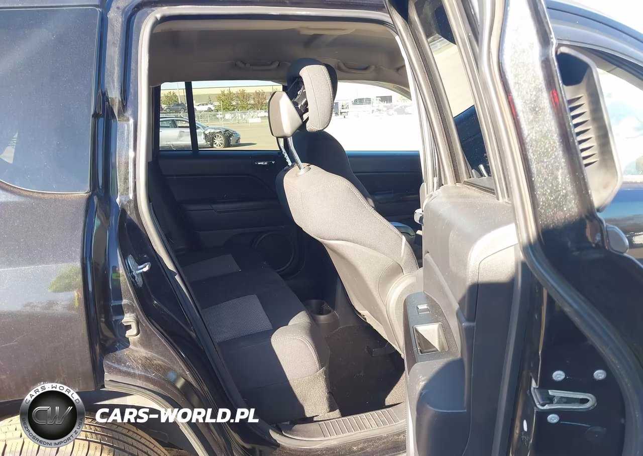 2010 Jeep Compass Sport VIN:1J4NF4FB8AD512923 - 8