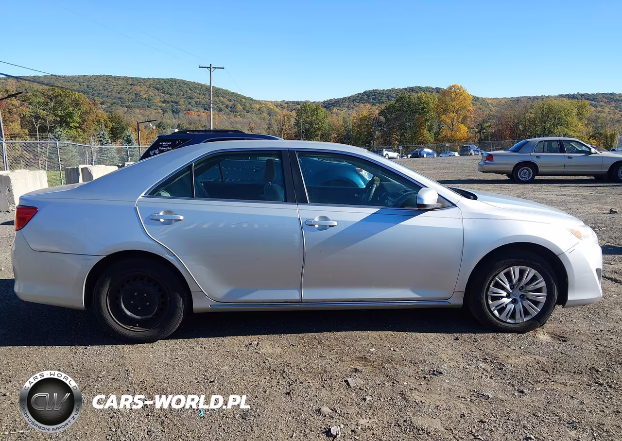 2014 Toyota Camry Le VIN:4T1BF1FK3EU306112 - 13
