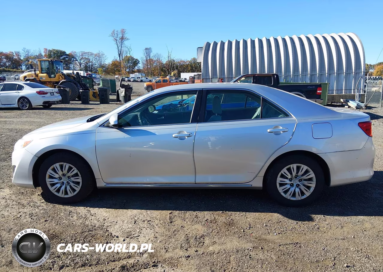 2014 Toyota Camry Le VIN:4T1BF1FK3EU306112 - 14