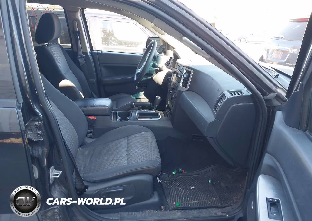 2010 Jeep Grand Cherokee Laredo VIN:1J4PR4GK2AC152133 - 5