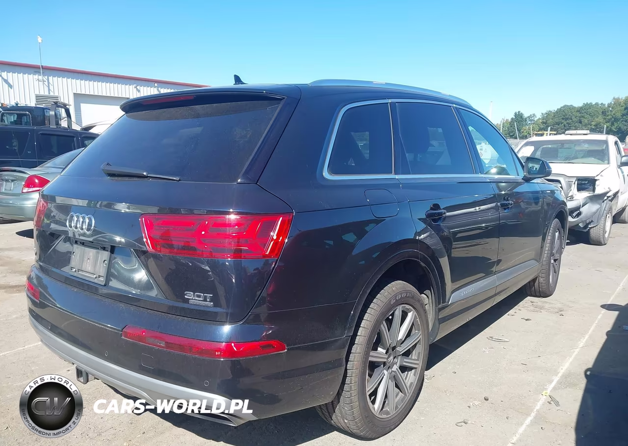 2018 Audi Q7 3.0T Premium VIN:WA1VAAF7XJD011315 - 4