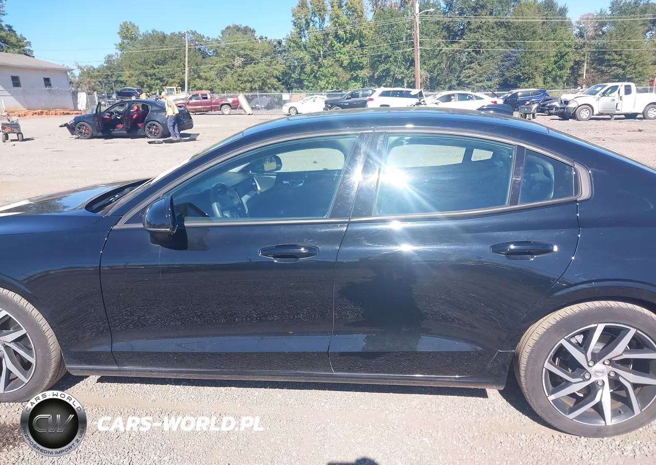2019 Volvo S60 T5 Momentum VIN:7JR102FK1KG013764 - 14