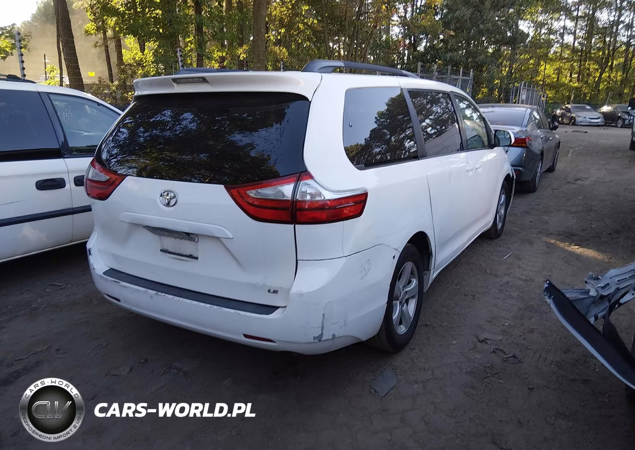 2017 Toyota Sienna Le 8 Passenger VIN:5TDKZ3DC0HS834394 - 4