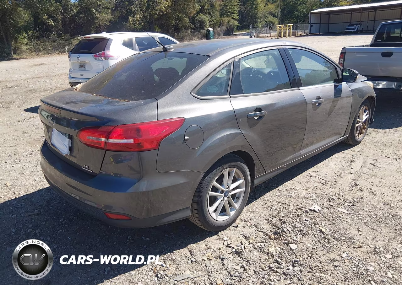 2015 Ford Focus Se VIN:1FADP3F26FL345134 - 4