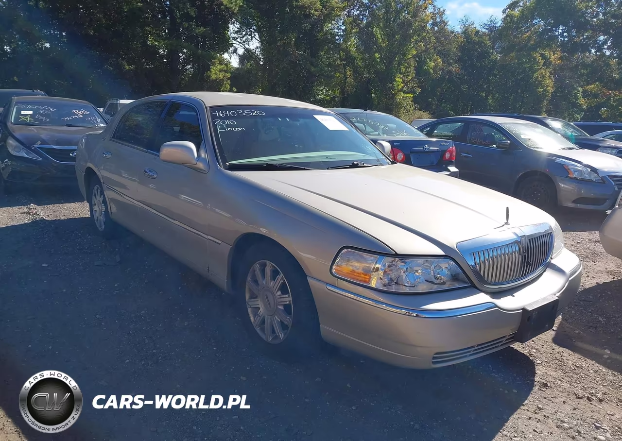 2010 Lincoln Town Car Signature Limited VIN:2LNBL8CV6AX623059 - 1