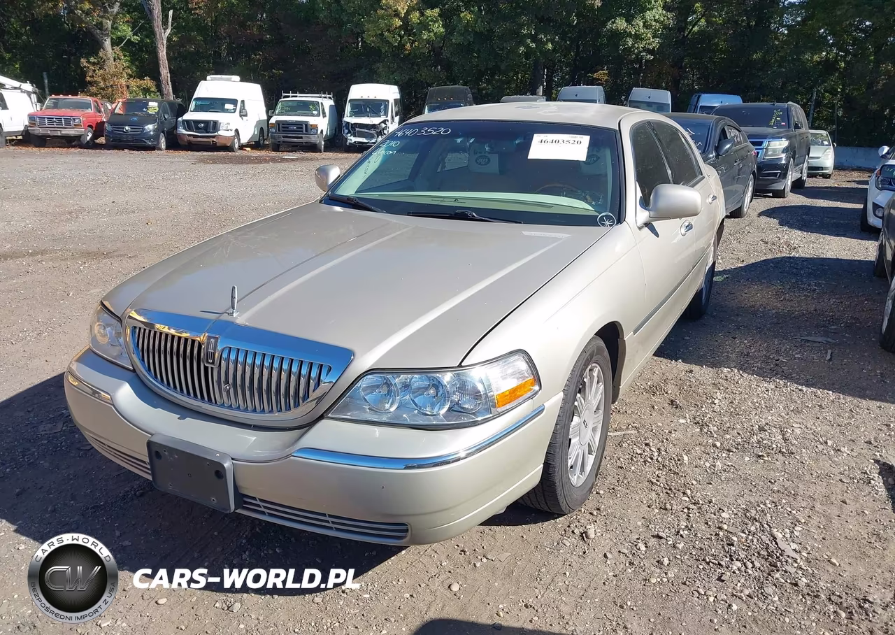 2010 Lincoln Town Car Signature Limited VIN:2LNBL8CV6AX623059 - 6