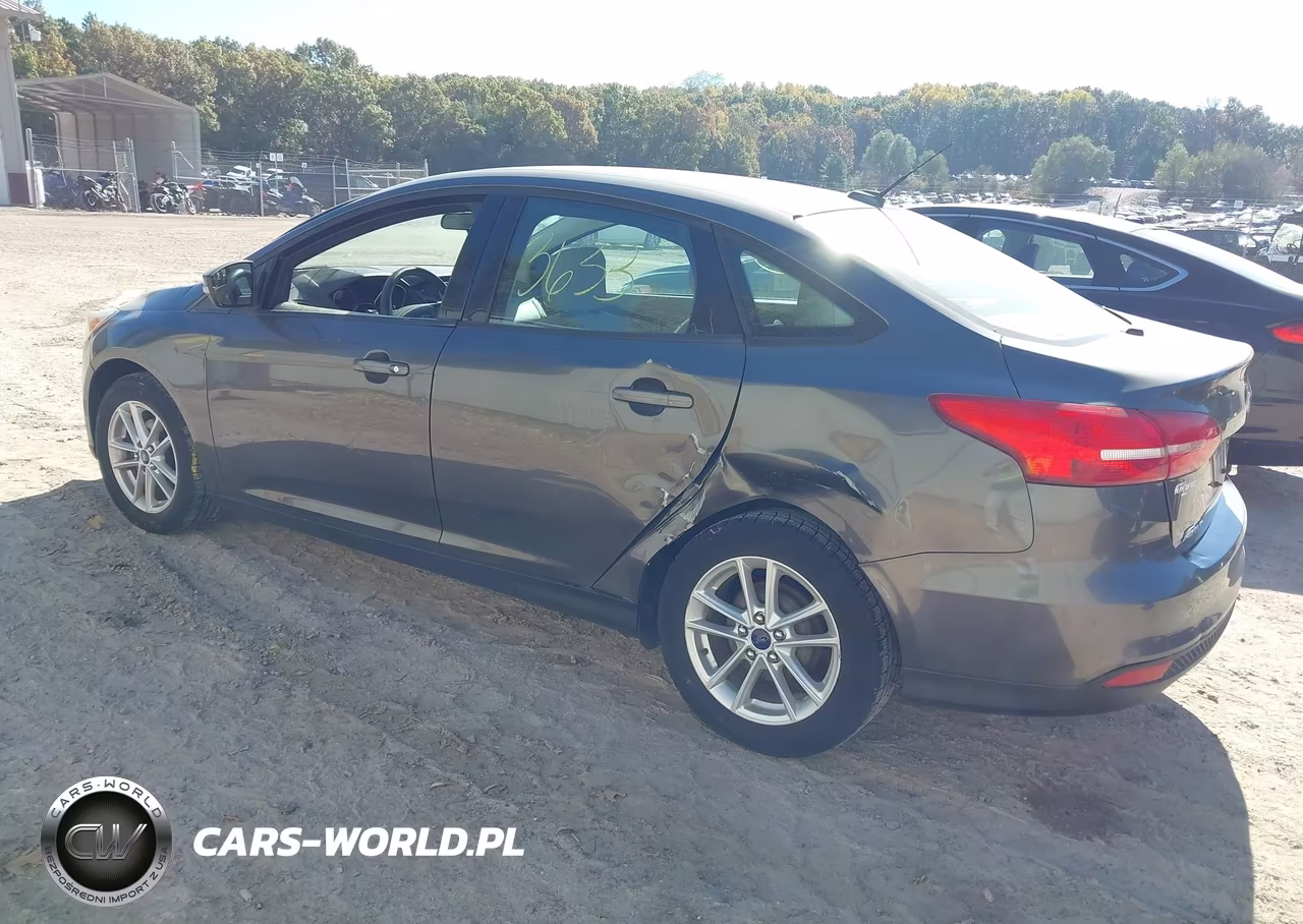 2015 Ford Focus Se VIN:1FADP3F29FL228969 - 3