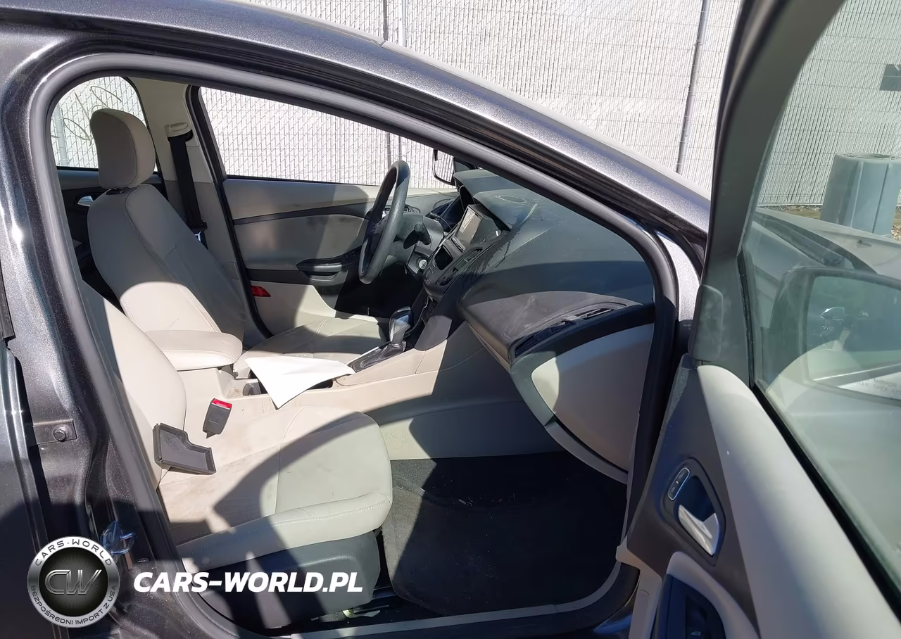 2015 Ford Focus Se VIN:1FADP3F29FL228969 - 5