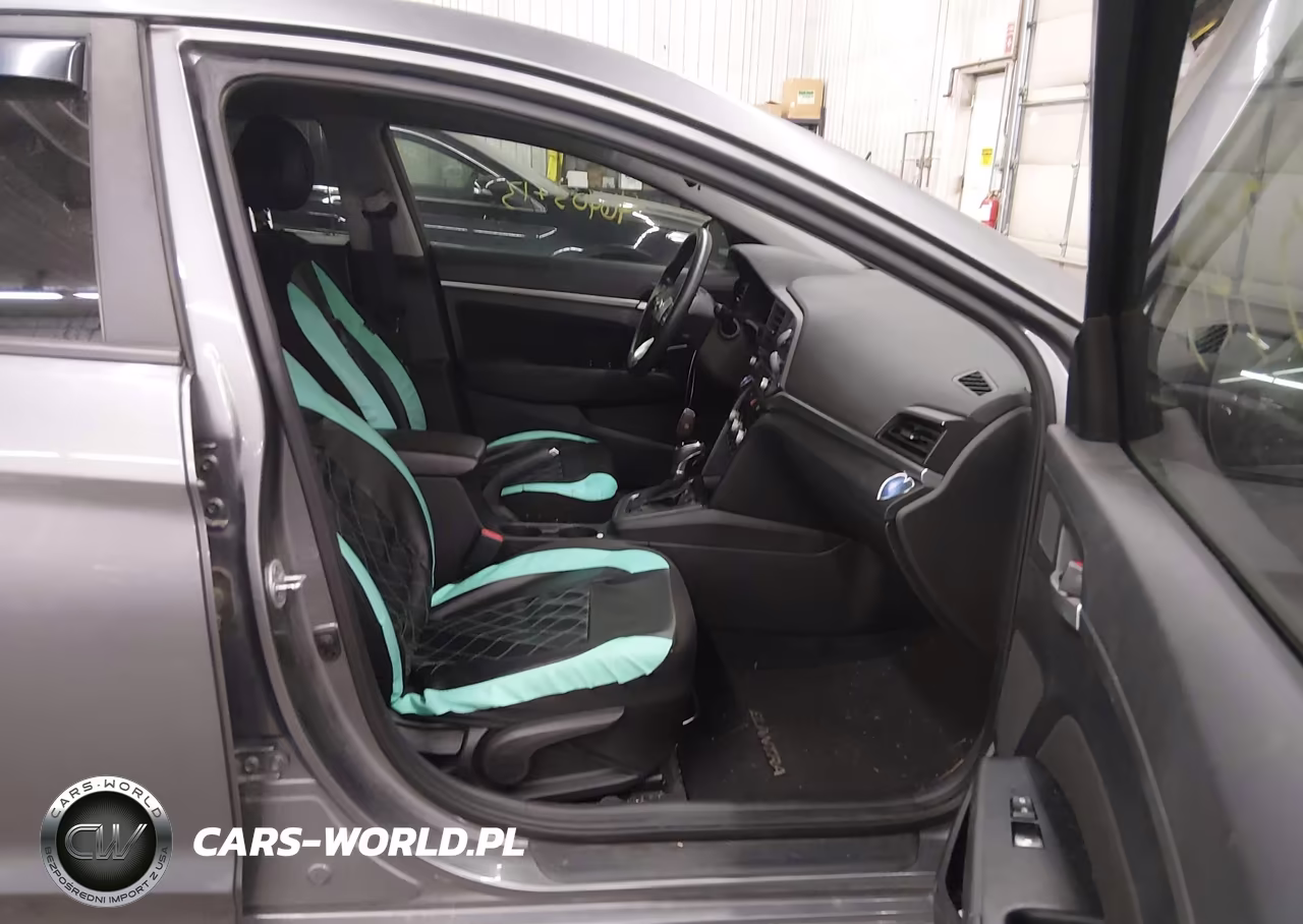 2019 Hyundai Elantra Value Edition VIN:5NPD84LF5KH414849 - 5