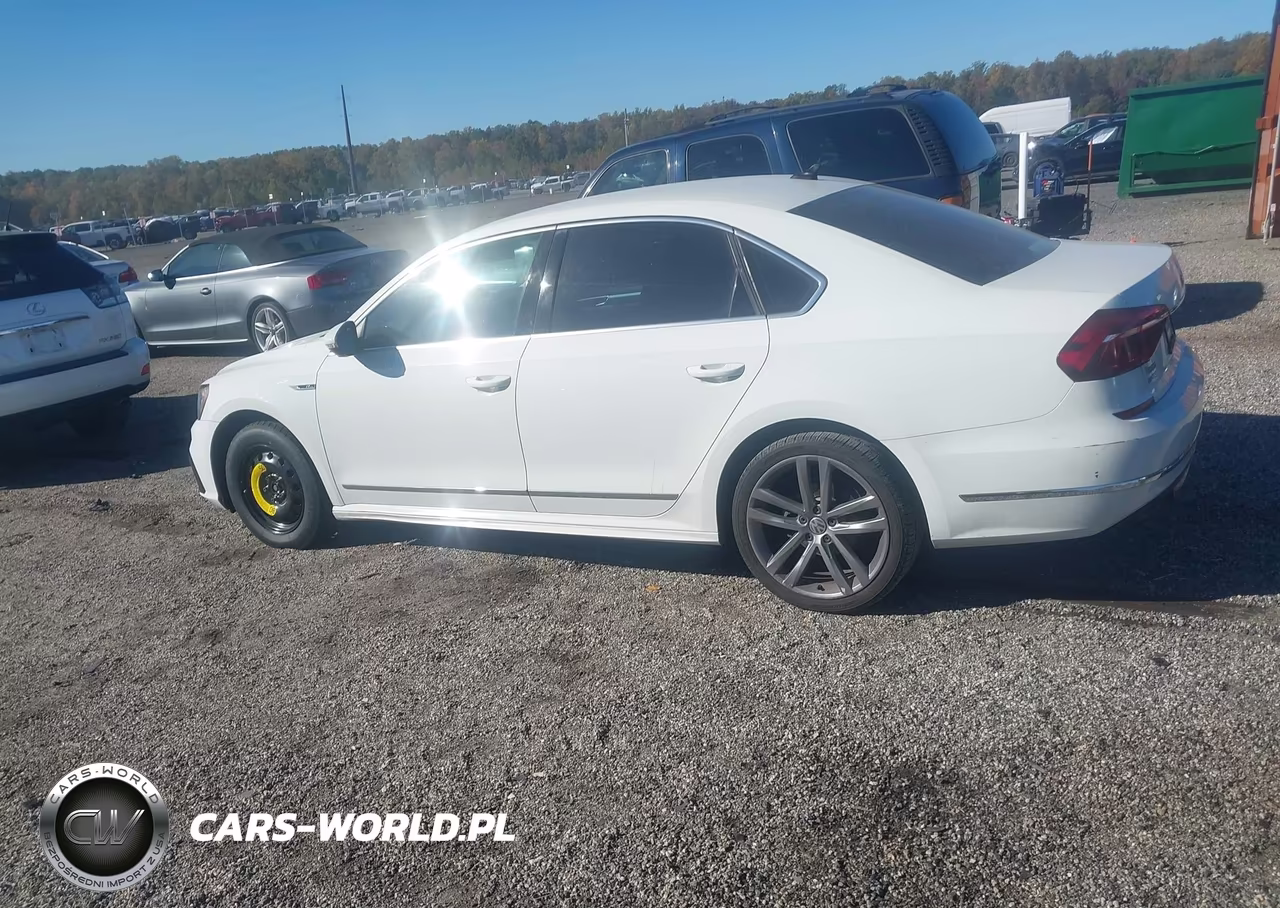 2017 Volkswagen Passat 1.8T R-Line VIN:1VWDT7A35HC057151 - 14