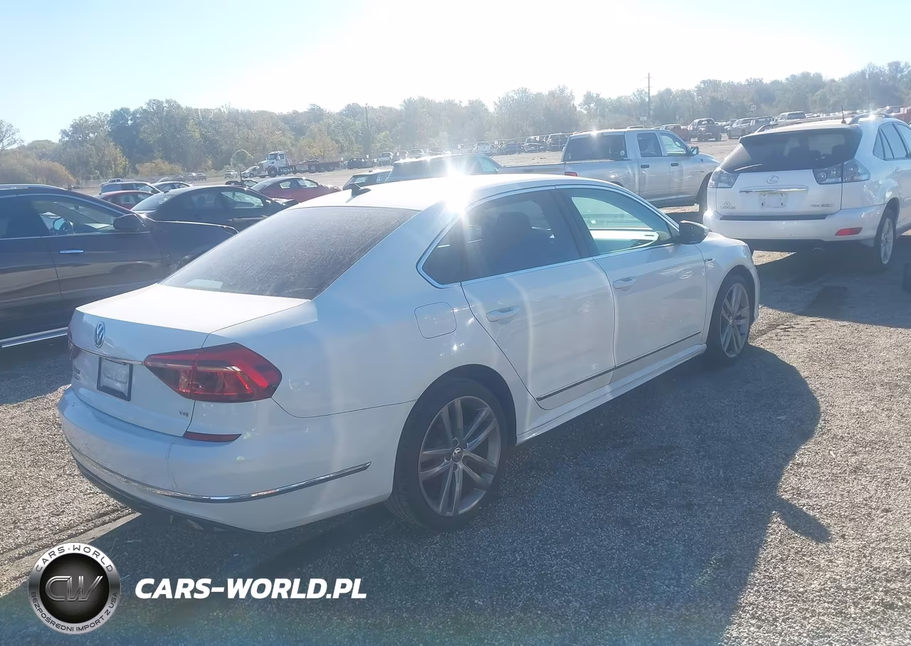 2017 Volkswagen Passat 1.8T R-Line VIN:1VWDT7A35HC057151 - 4