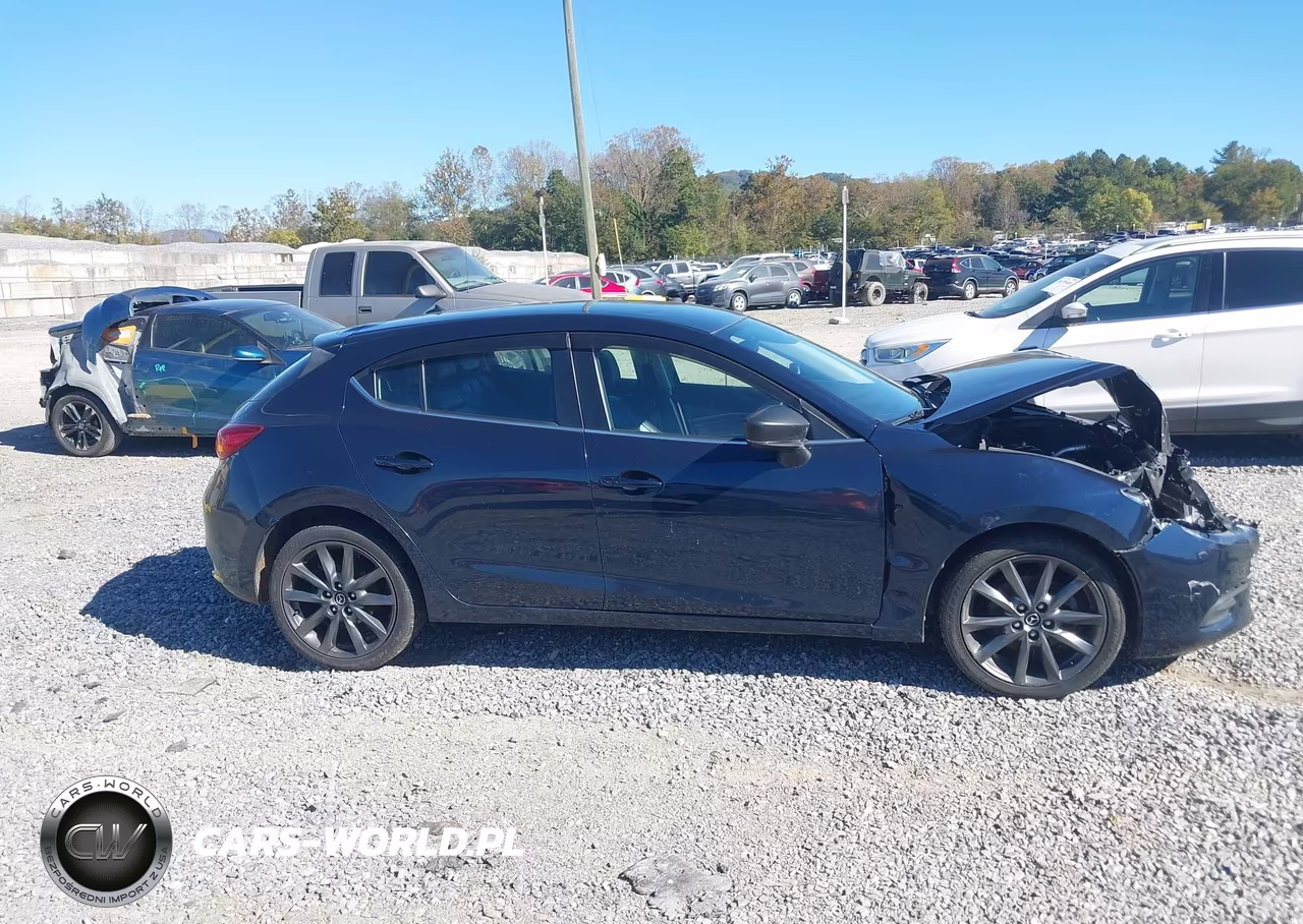 2018 Mazda Mazda3 Touring VIN:3MZBN1L35JM212992 - 13