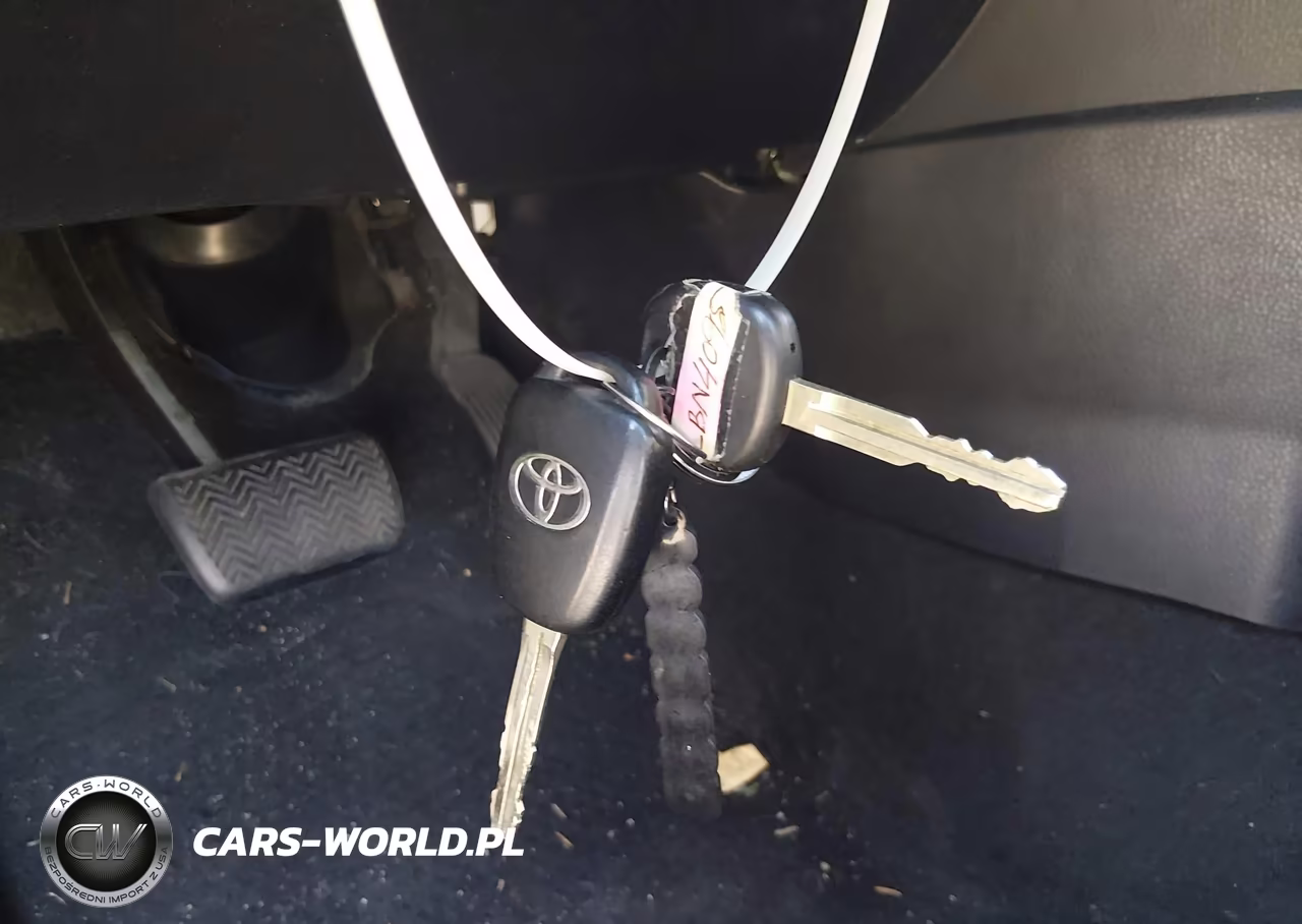 2018 Toyota Corolla Le VIN:2T1BURHEXJC123569 - 11