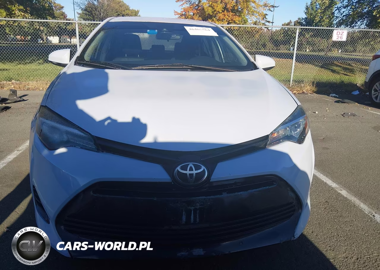 2018 Toyota Corolla Le VIN:2T1BURHEXJC123569 - 12