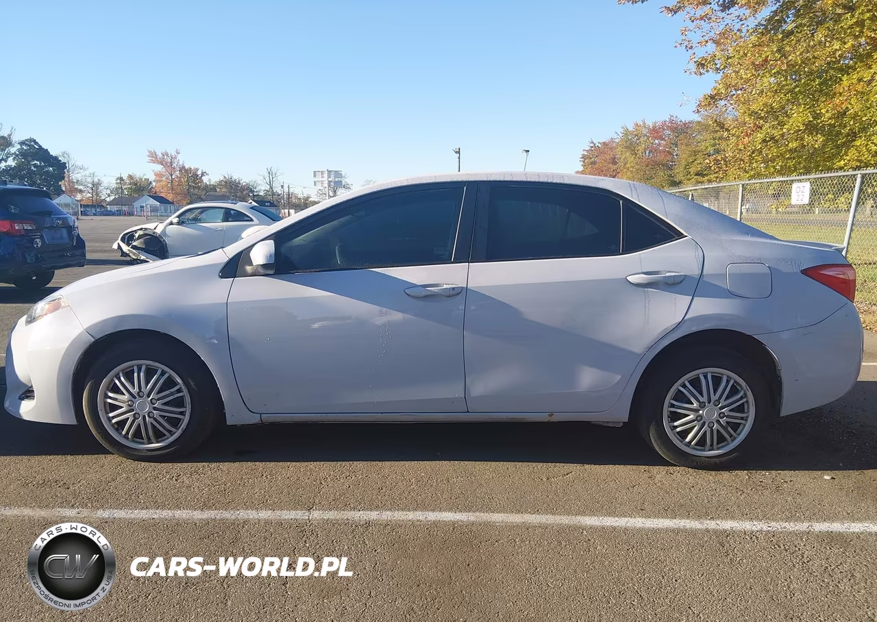 2018 Toyota Corolla Le VIN:2T1BURHEXJC123569 - 14