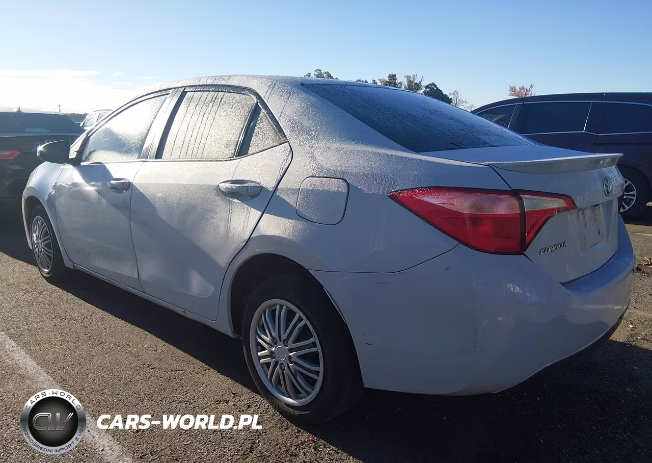 2018 Toyota Corolla Le VIN:2T1BURHEXJC123569 - 3
