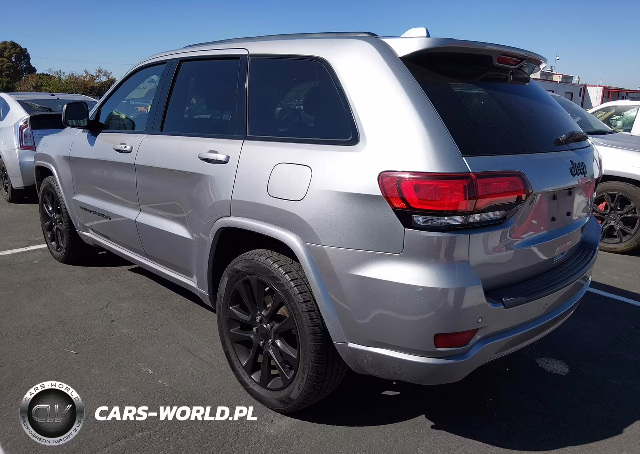 2019 Jeep Grand Cherokee Altitude 4X2 VIN:1C4RJEAG6KC732177 - 3