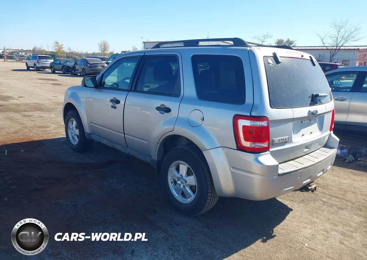 2010 Ford Escape Xlt VIN:1FMCU0D77AKD18370 - 3