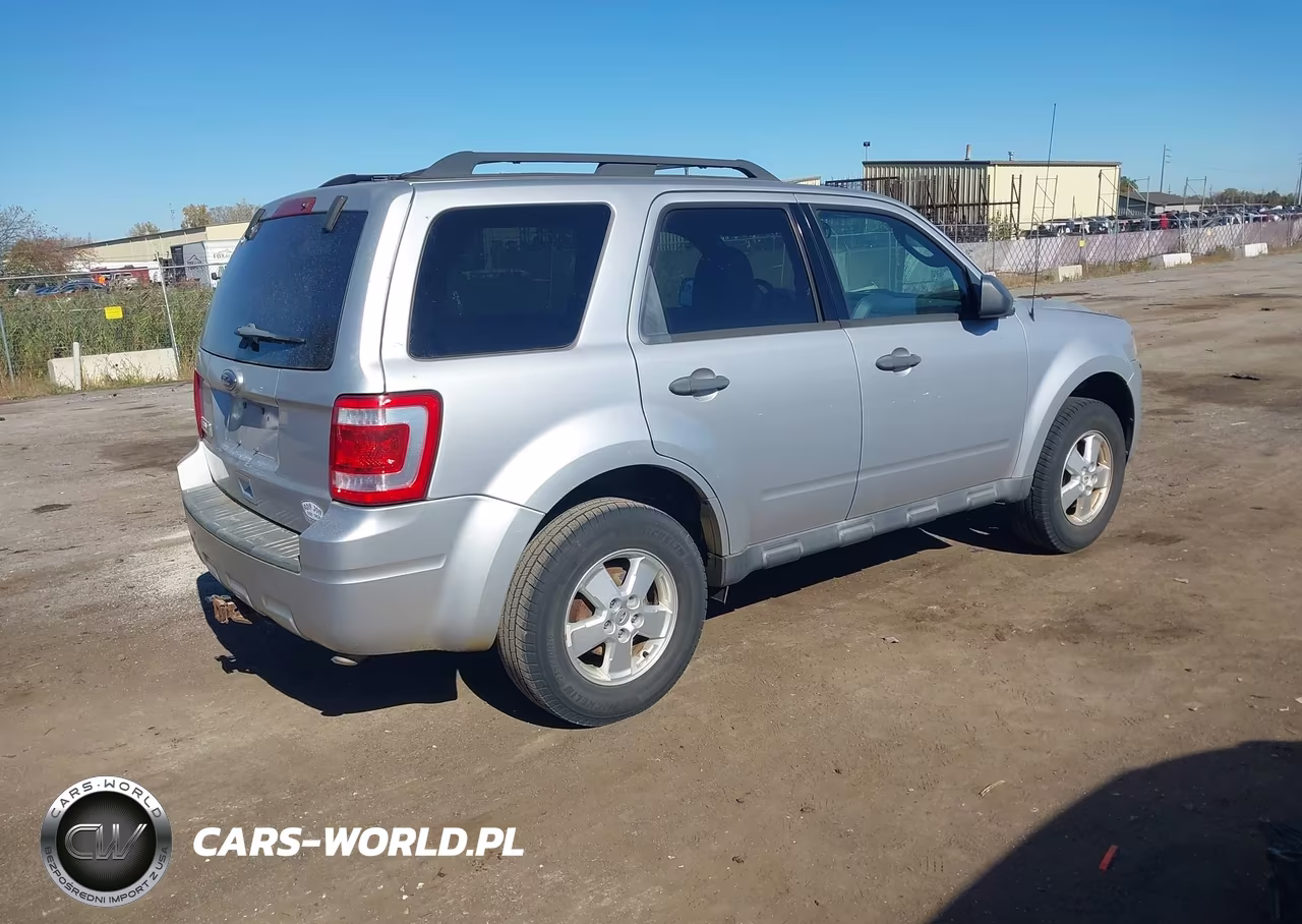 2010 Ford Escape Xlt VIN:1FMCU0D77AKD18370 - 4