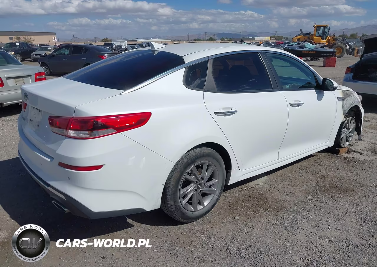 2019 Kia Optima Lx VIN:5XXGT4L36KG341844 - 4