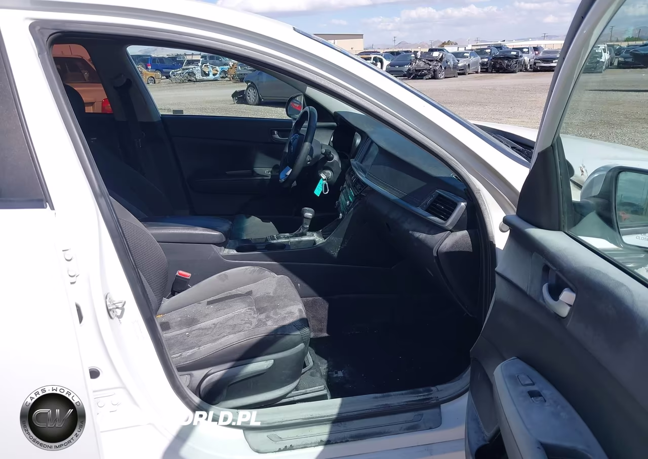 2019 Kia Optima Lx VIN:5XXGT4L36KG341844 - 5